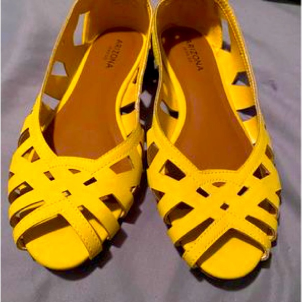 New-women’s flats size 8
